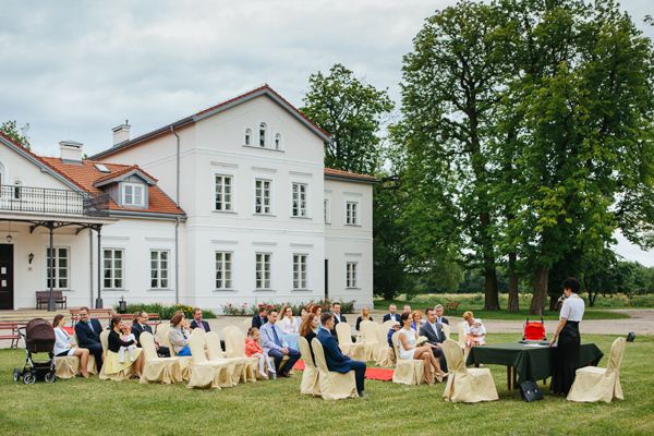 Ślub w pobliży dworku